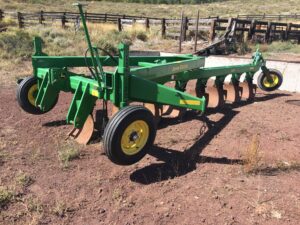 John Deere 995 8 bottom plow